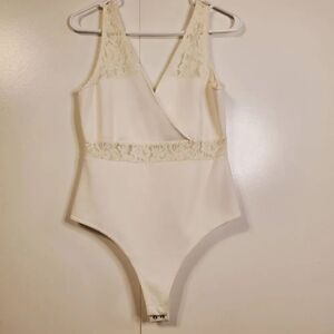 Guess white top 